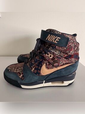 Nike Air Revolution Sky Hi
Liberty